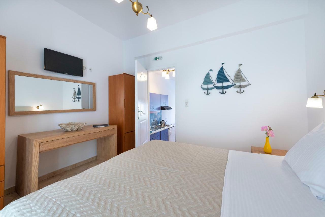 Mirabeli Apartments & Suites Полония Екстериор снимка
