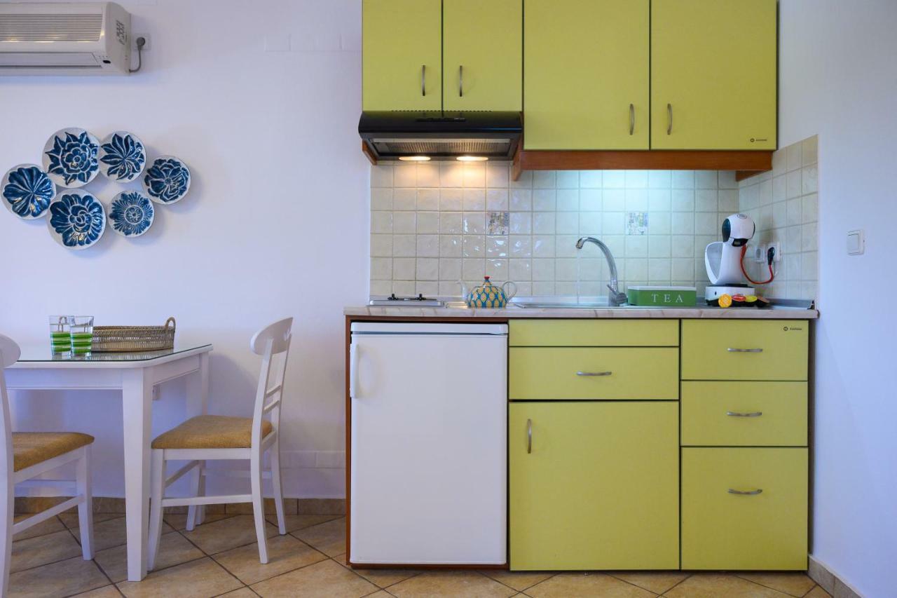 Mirabeli Apartments & Suites Полония Екстериор снимка