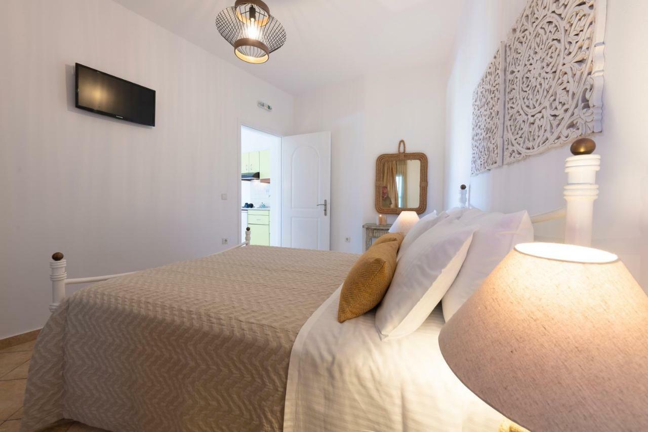 Mirabeli Apartments & Suites Полония Екстериор снимка