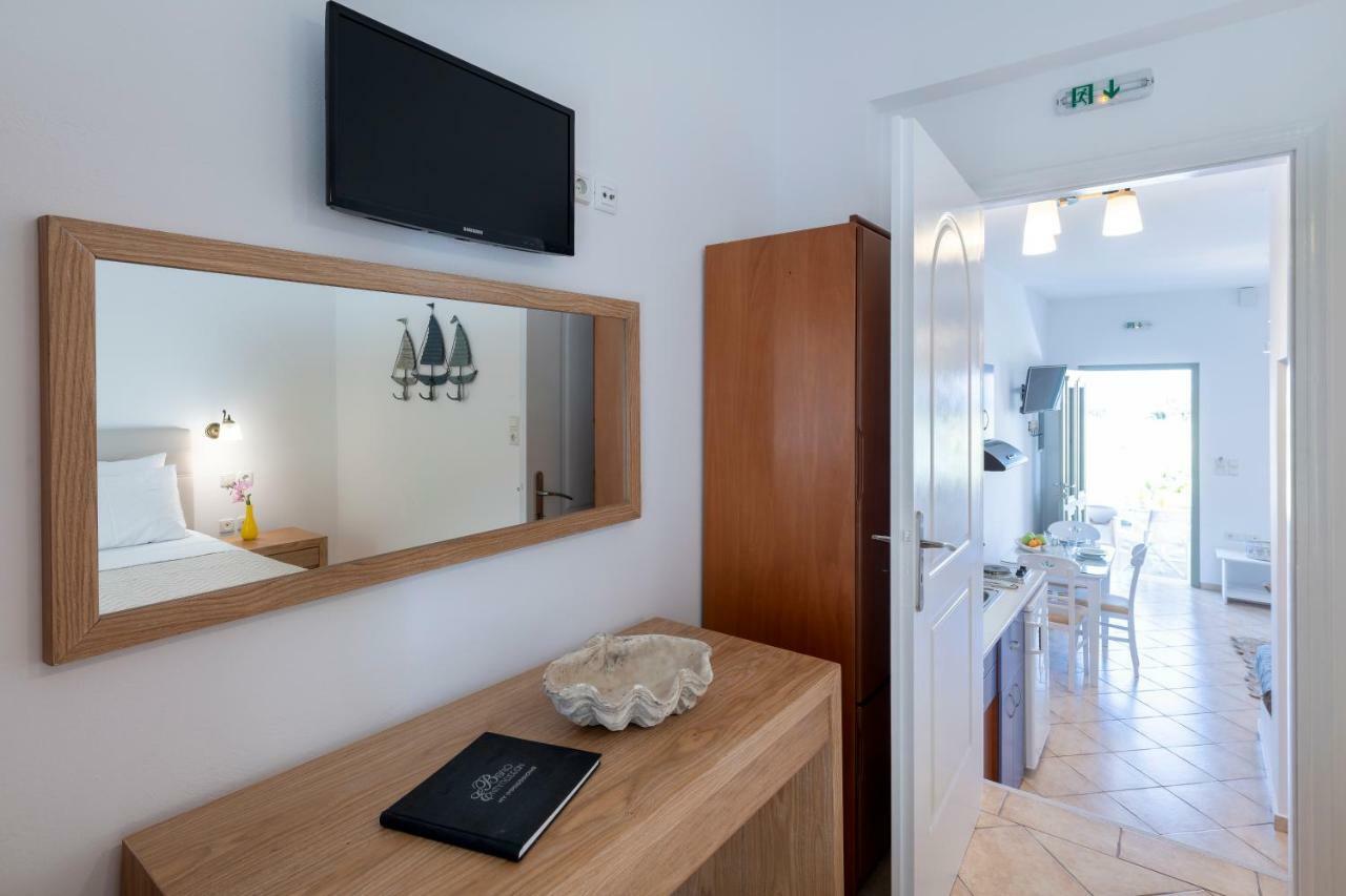 Mirabeli Apartments & Suites Полония Екстериор снимка