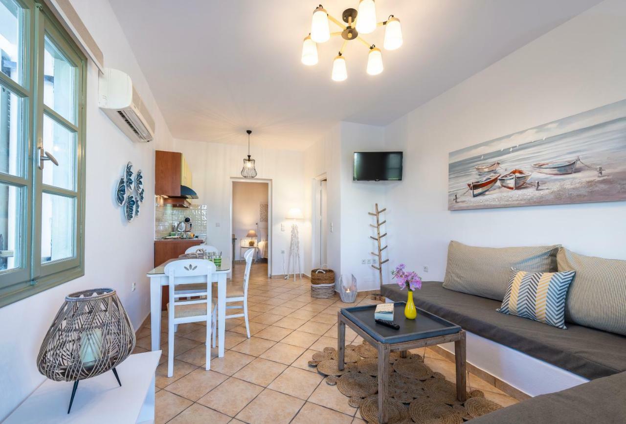 Mirabeli Apartments & Suites Полония Екстериор снимка