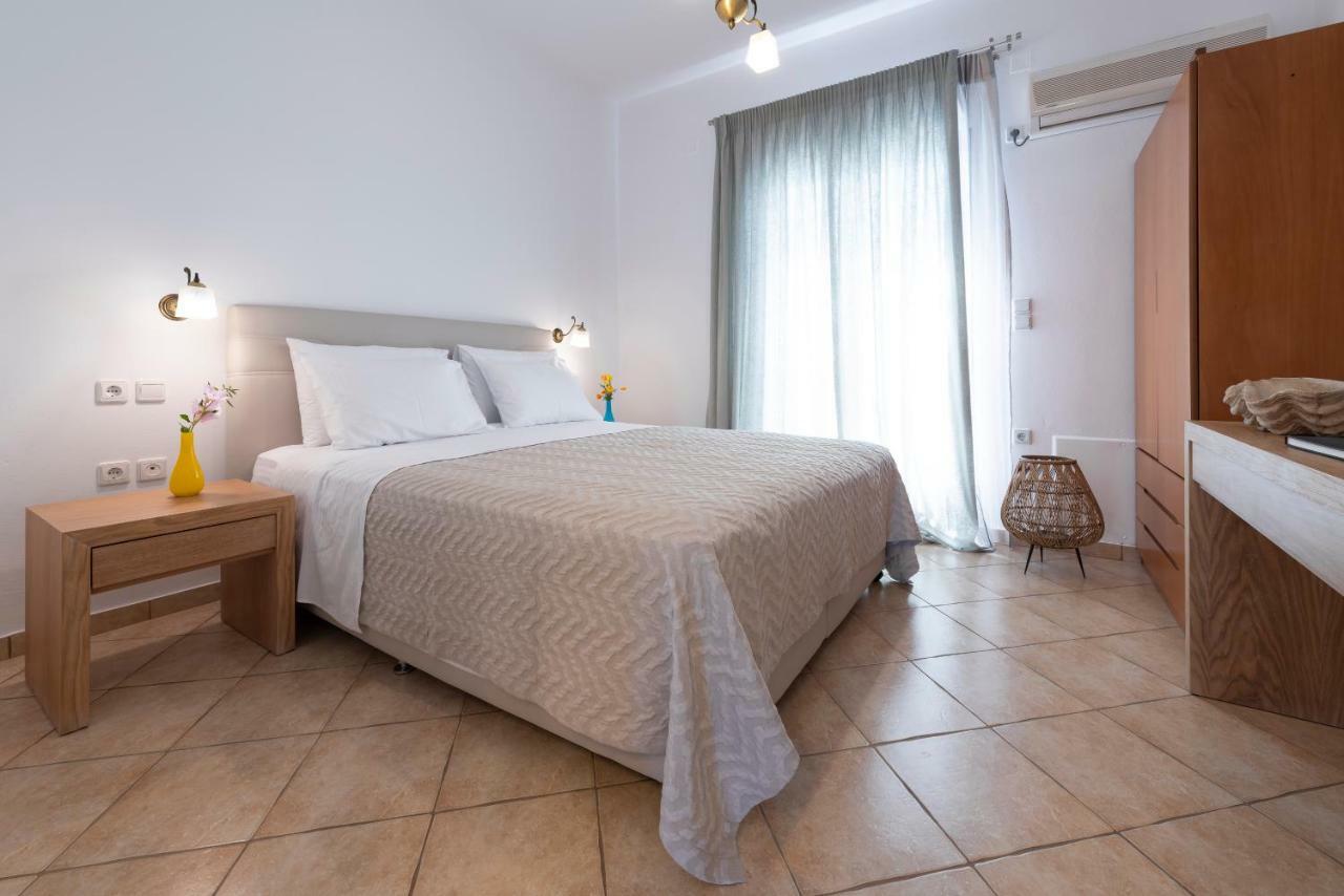 Mirabeli Apartments & Suites Полония Екстериор снимка